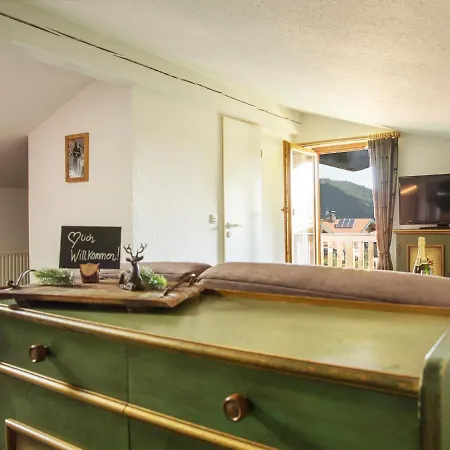 Haus Jaeger Mit Indoor-pool Inkl. Chiemgaukarte Апартаменты