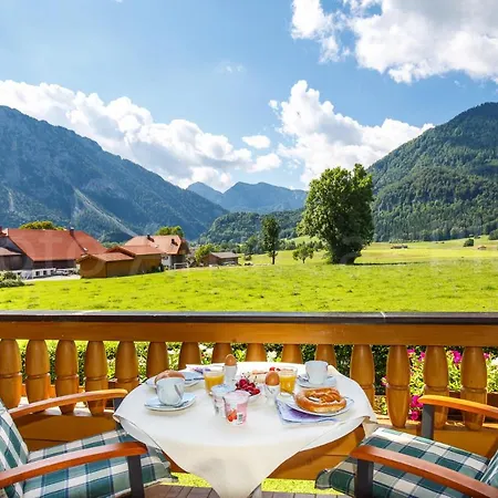 Haus Jaeger Mit Indoor-pool Inkl. Chiemgaukarte Апартаменты