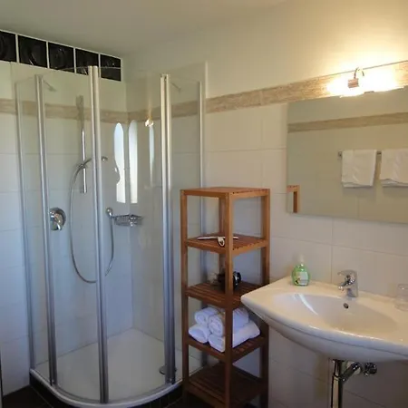 Haus Jaeger Mit Indoor-pool Inkl. Chiemgaukarte Апартаменты *