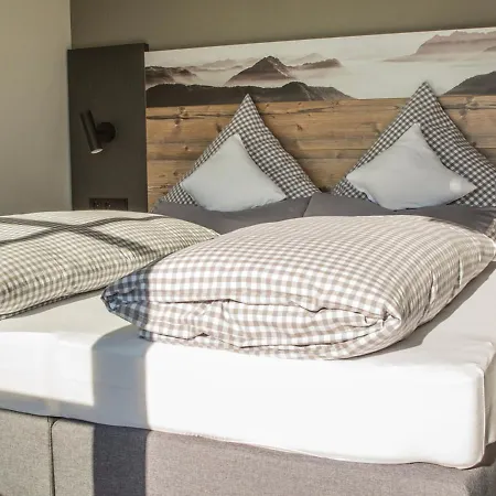 Haus Jaeger Mit Indoor-pool Inkl. Chiemgaukarte Апартаменты *